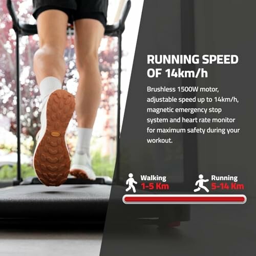 Persona corriendo en una caminadora con velocidad de 14 km/h.